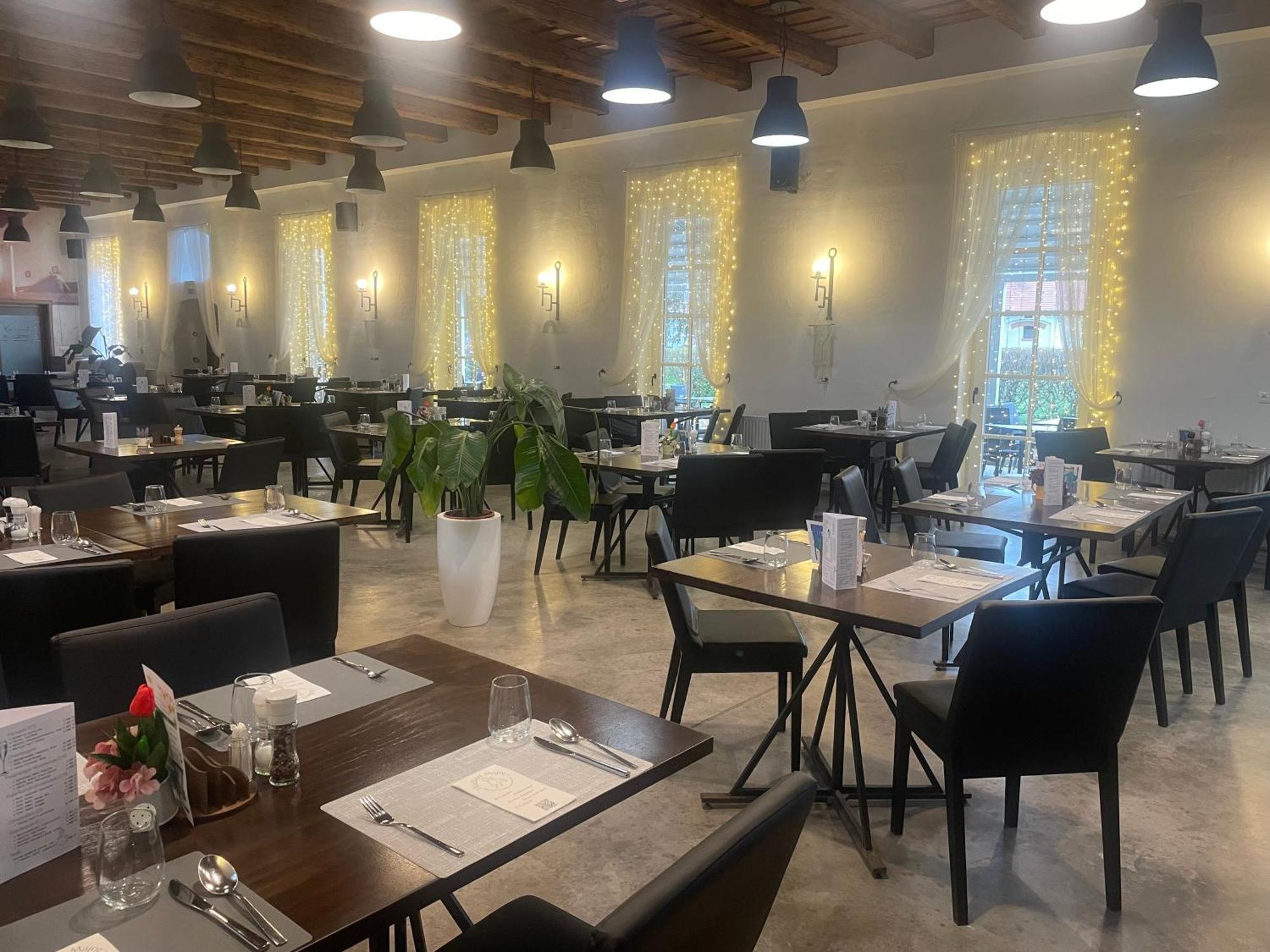 Sárvár Vadkert Major酒店 外观 照片